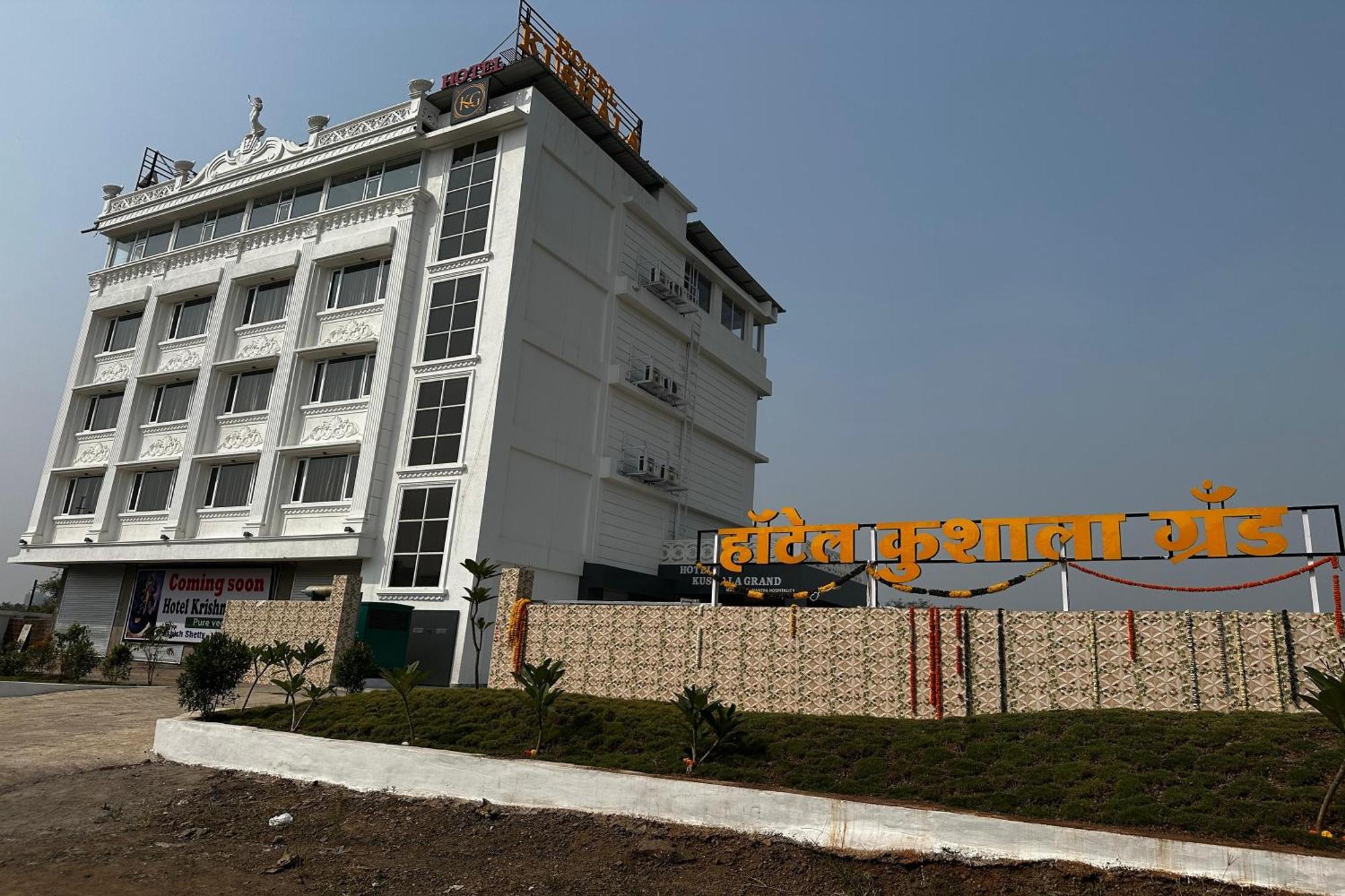 Hotel Kushala Grand, Dombivali Mangrul Exterior photo