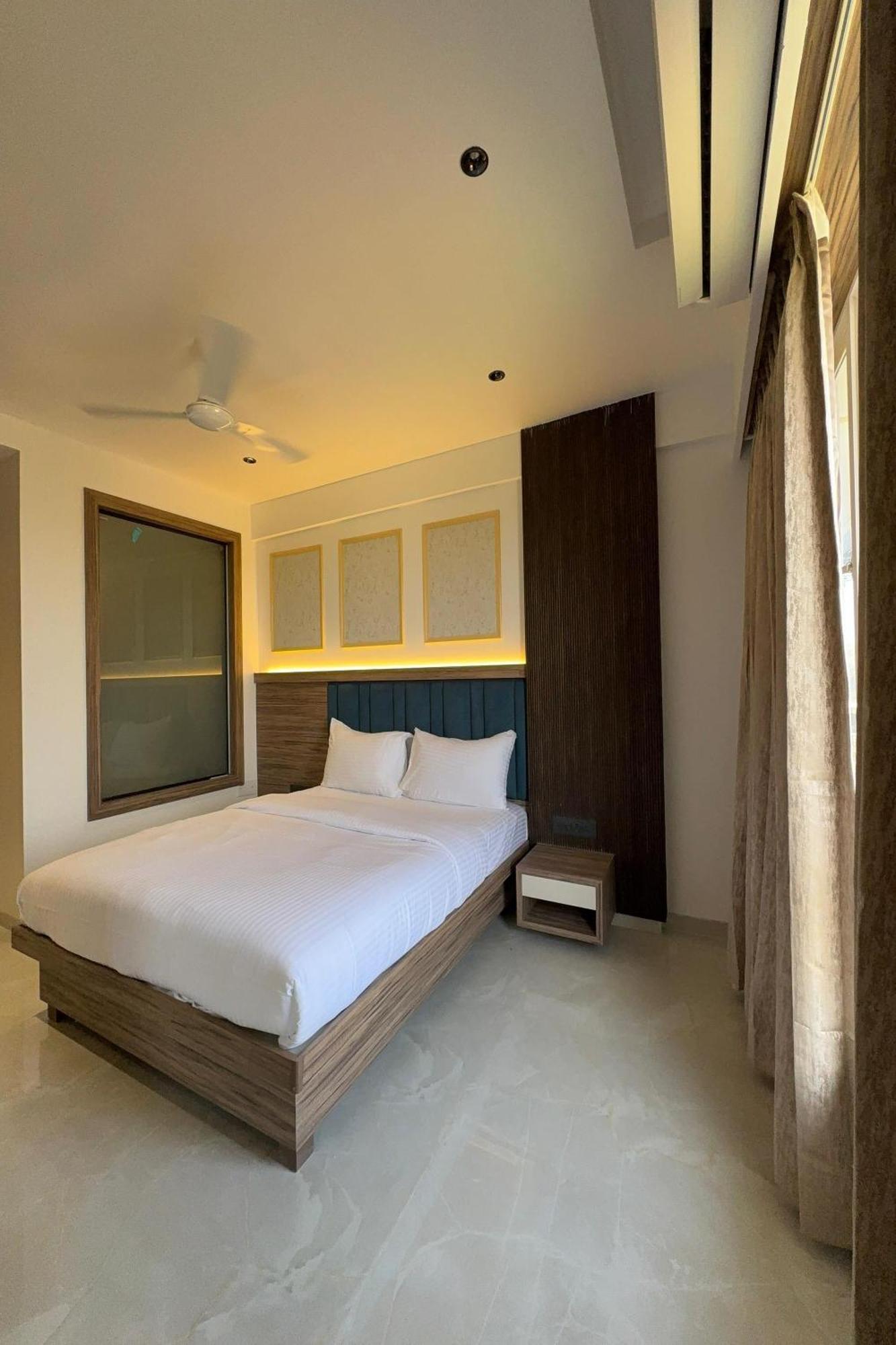 Hotel Kushala Grand, Dombivali Mangrul Exterior photo